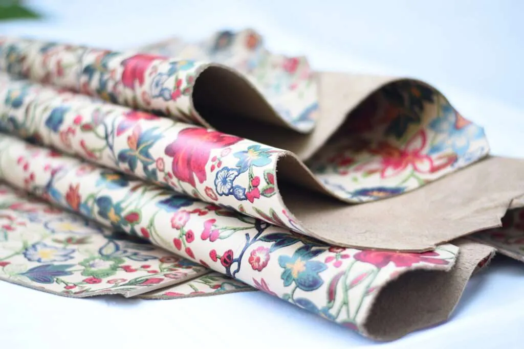 Durable laminated leather with glossy surface